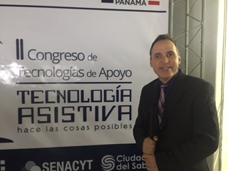 Foto de Manolo durante su participación como conferenciante en el II Congreso de Tecnologiías de Apoyo SENADIS en Panamá.