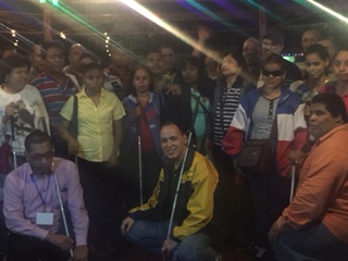Foto participantes de las jornadas en Panamá junto a Manolo.